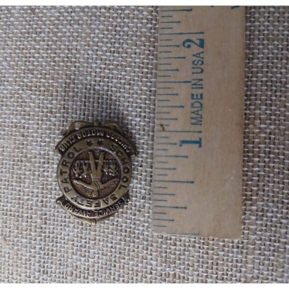 1930's CHICAGO MOTOR CLUB SCHOOL SAFETY PATROL Service Award pinback pin badge - Picture 5 of 5